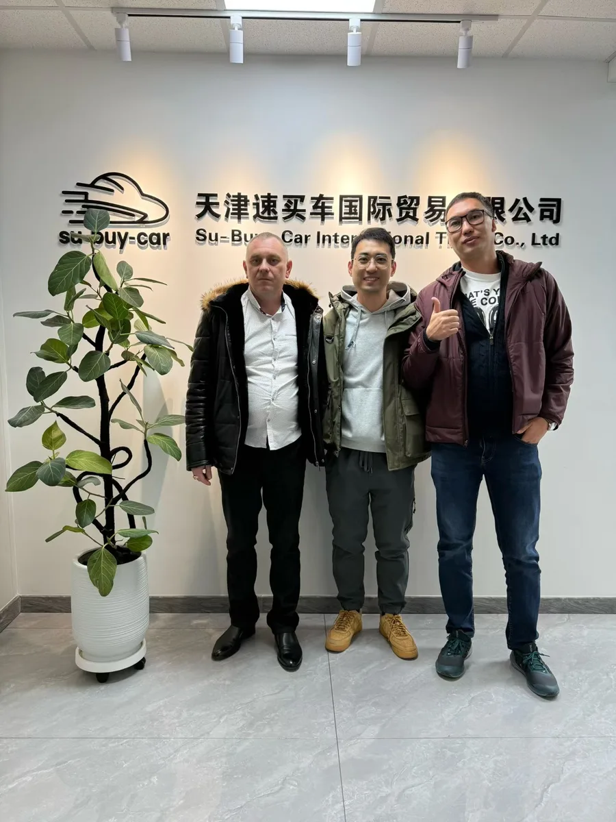 SUBUYCAR与海外合作伙伴在天津办公室合影